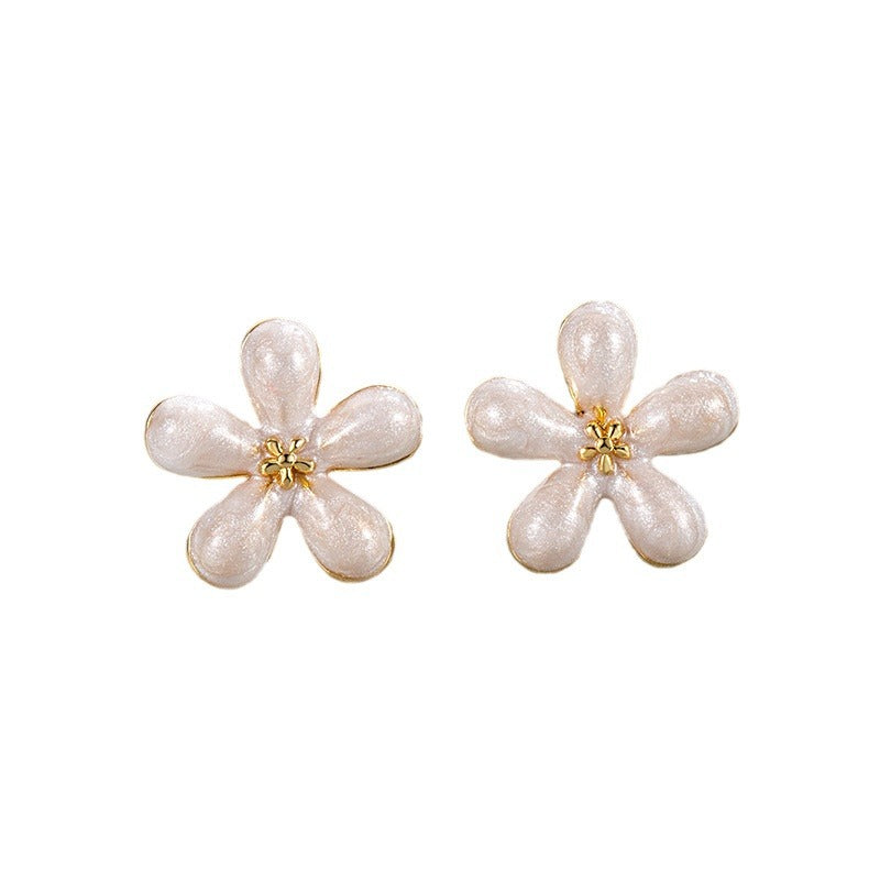 White Small Ear Clip Gentle Summer Versatile Stud Earrings