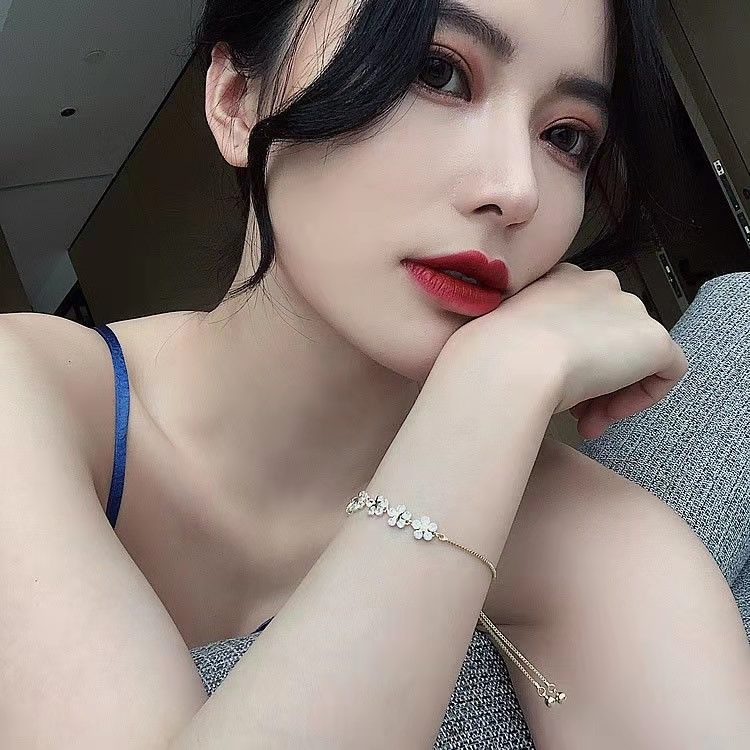 Women's Zircon Flower Korean Simple Design Personalized Bracelets