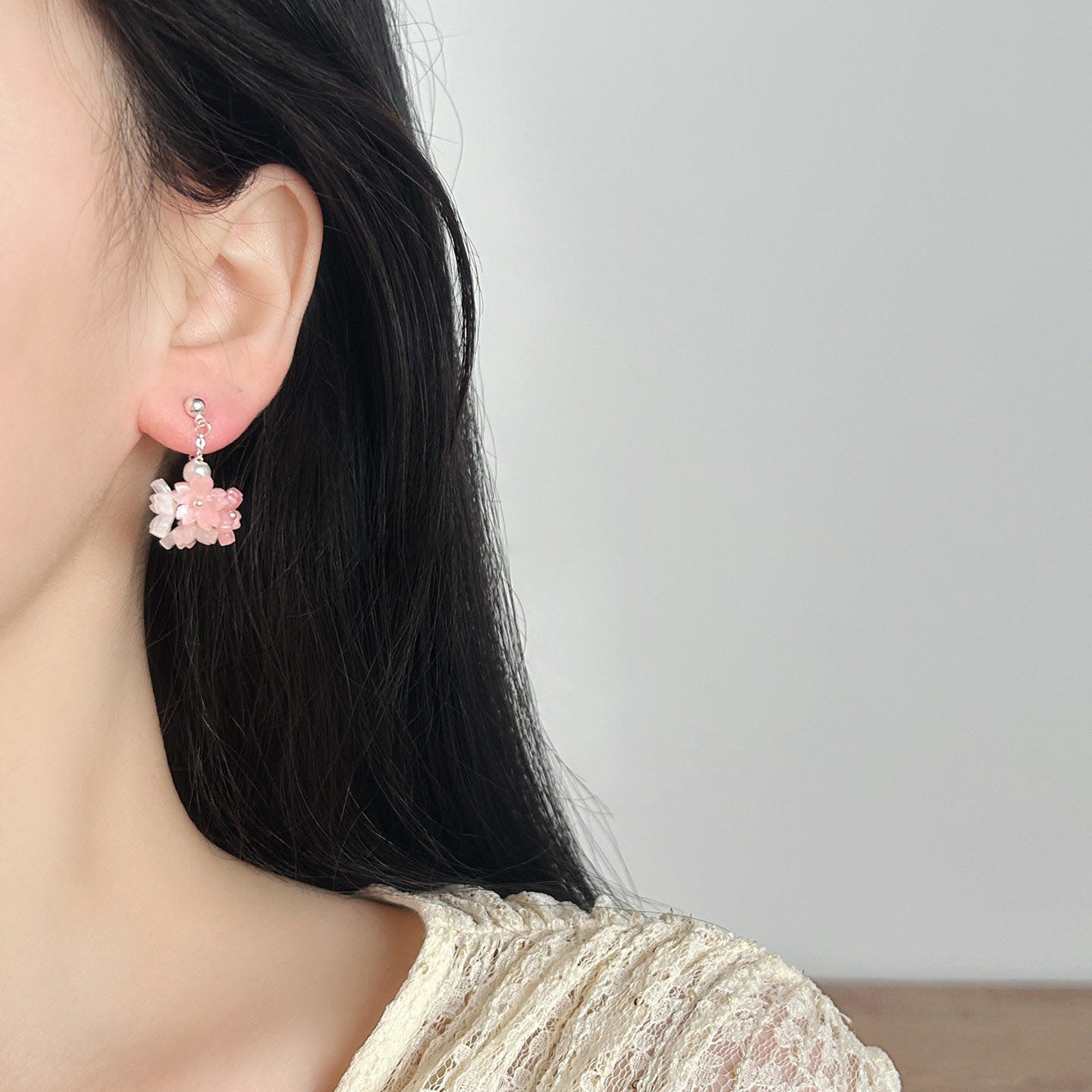 Fashion French Style Vintage Pearl Flower Light Luxury Minority Earrings