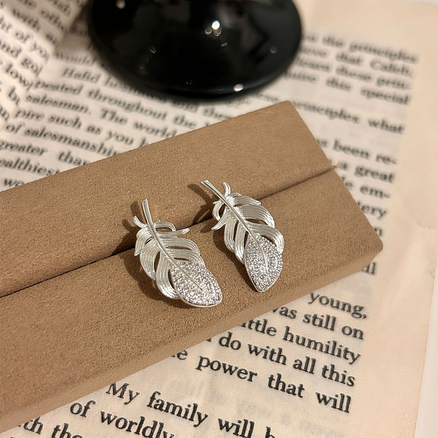 Design High-grade Light Luxury Metal Feather Fashionable Temperamental Refined Earrings