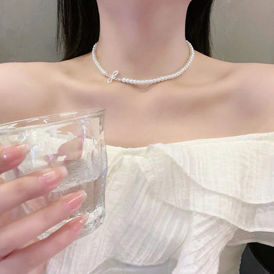 Women's Korean Style Vintage High-grade Pearl Design Clavicle Necklaces