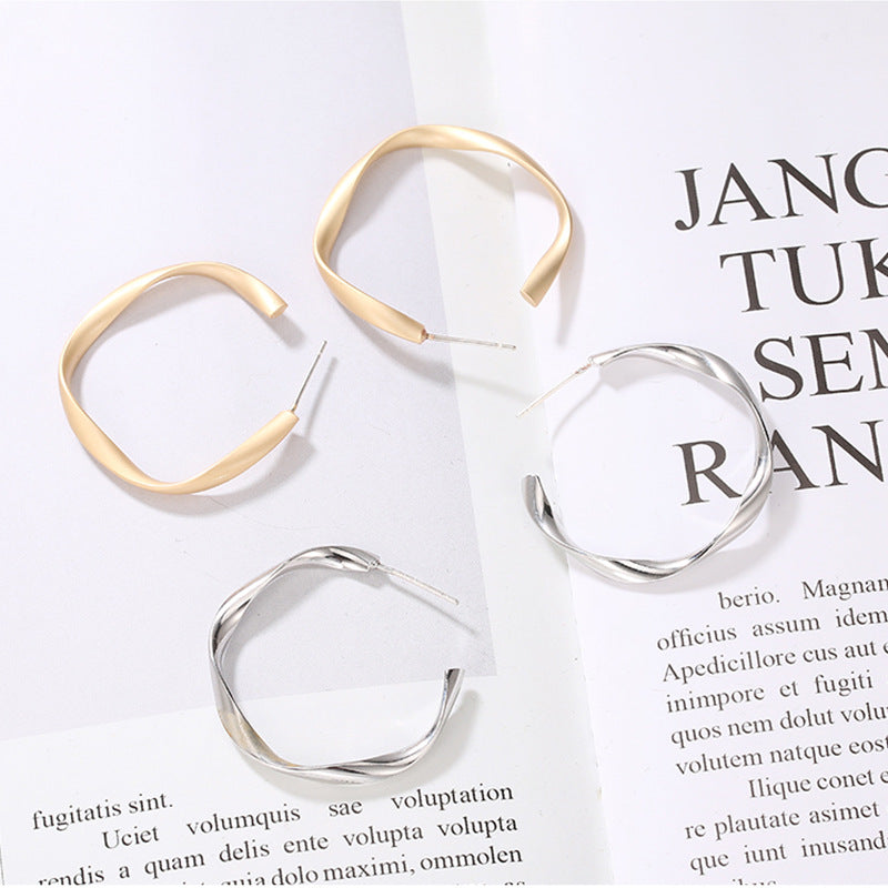 Women's Simple Twisted Metal Cold Style Elegant Earrings