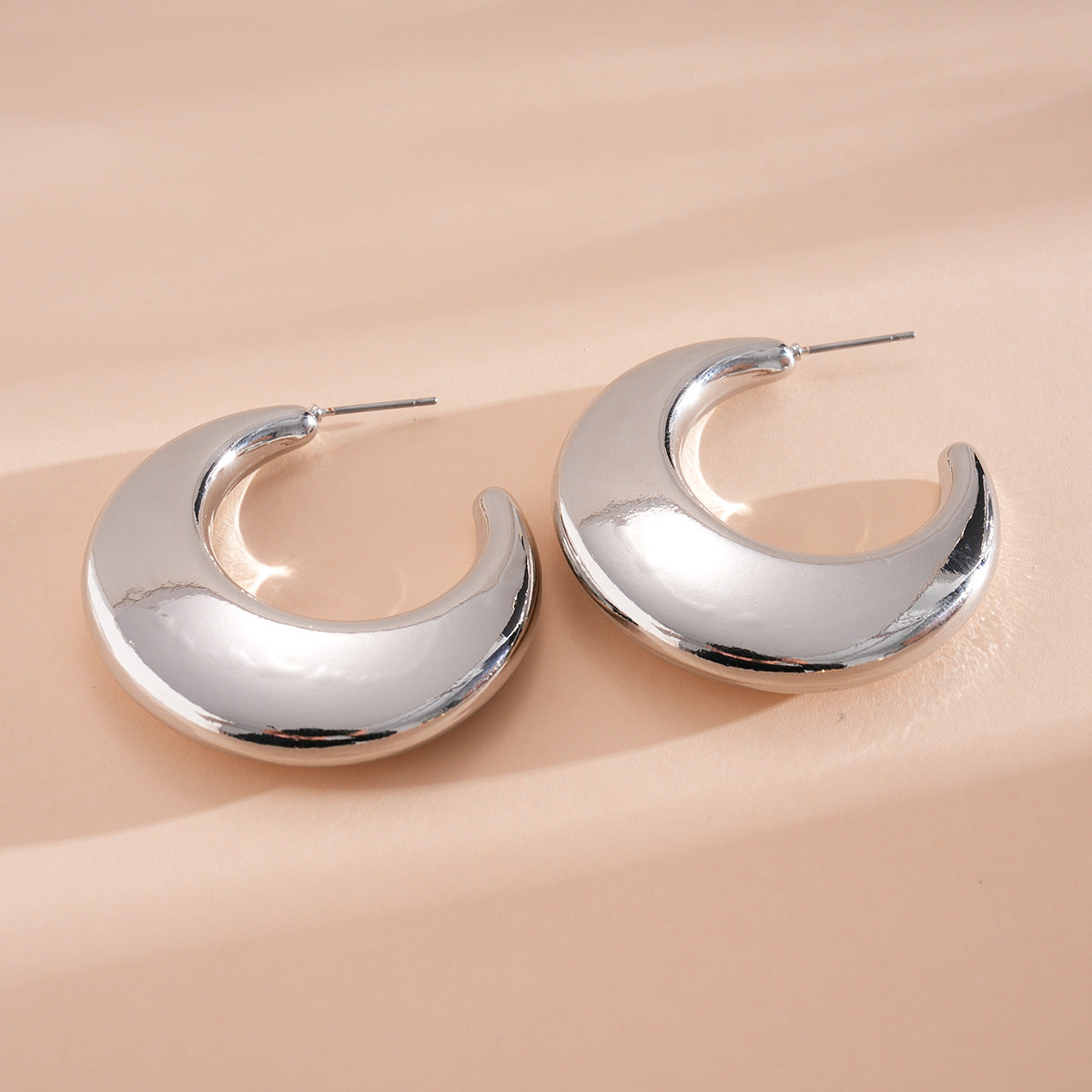 Geometric Cut Heart-shaped Oval Irregular Design Versatile Light Stud Earrings