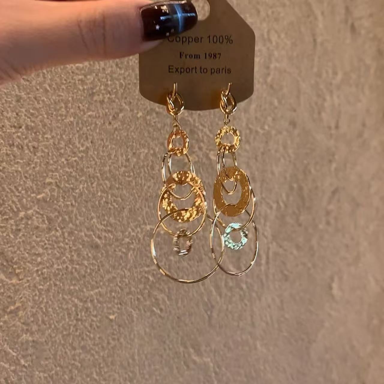 Women's Exaggerated Geometry Metal Circle Tassel Light Luxury High-grade Elegant Ear Earrings