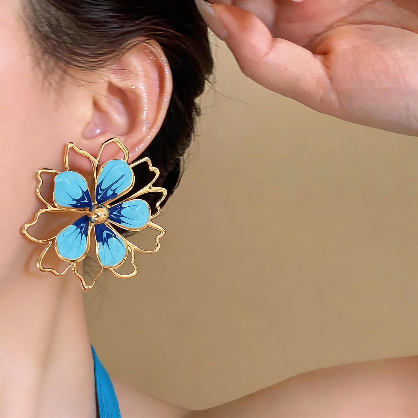 Women's Glaze Flowers Hollow Ear Exquisite Retro Sweet Niche High-grade Rings