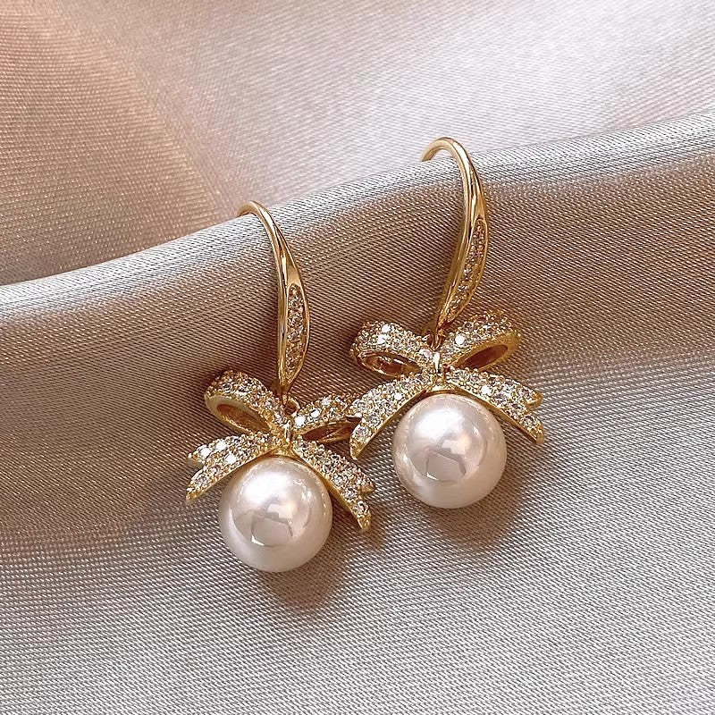 Charming Women's Bow Pearl Light Luxury Earrings