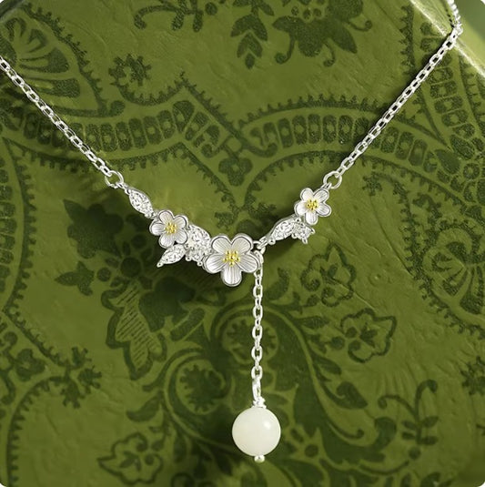 Jasmine Flower Female Light Luxury Sense Niche Fashion Small Fresh Necklace