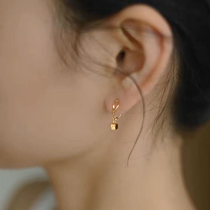 Women's Exquisite Small Square High-grade Silicone Painless Ear Clip Without Earrings