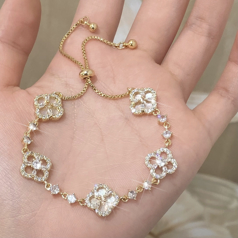 Women's Inlay Fritillary Four-leaf Flower Pull-out Light Luxury High-grade Bracelets