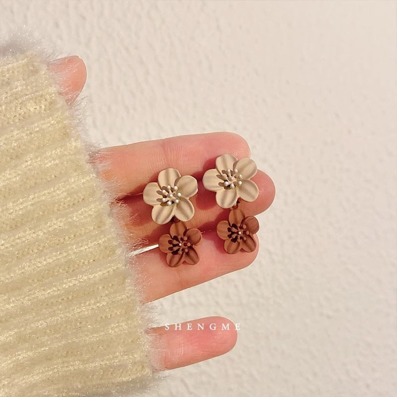 Design Contrast Color Painted Flower Personality Minimalist Stud Earrings