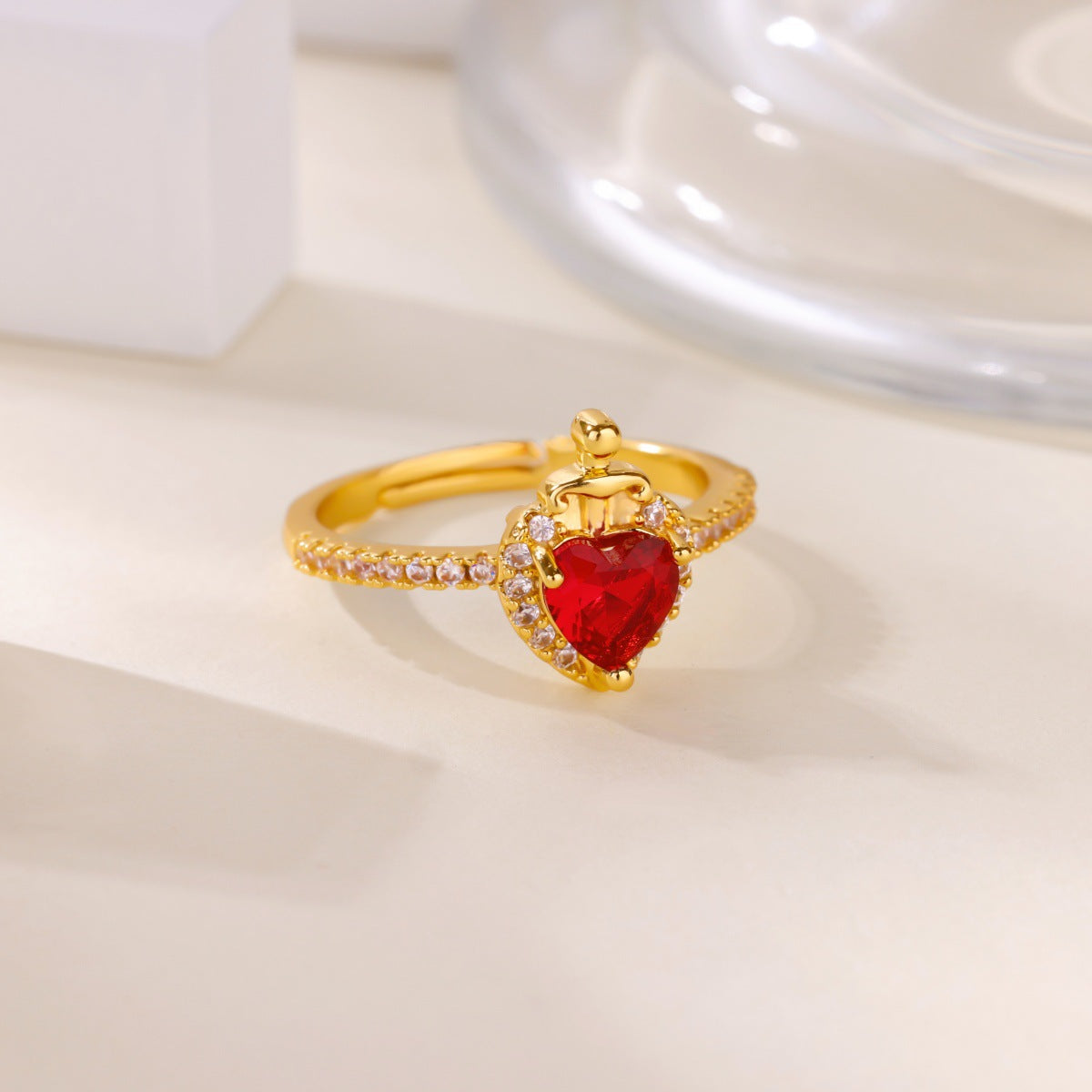Women's Pink Loving Heart Zircon Gold-plated Starry Border Ring