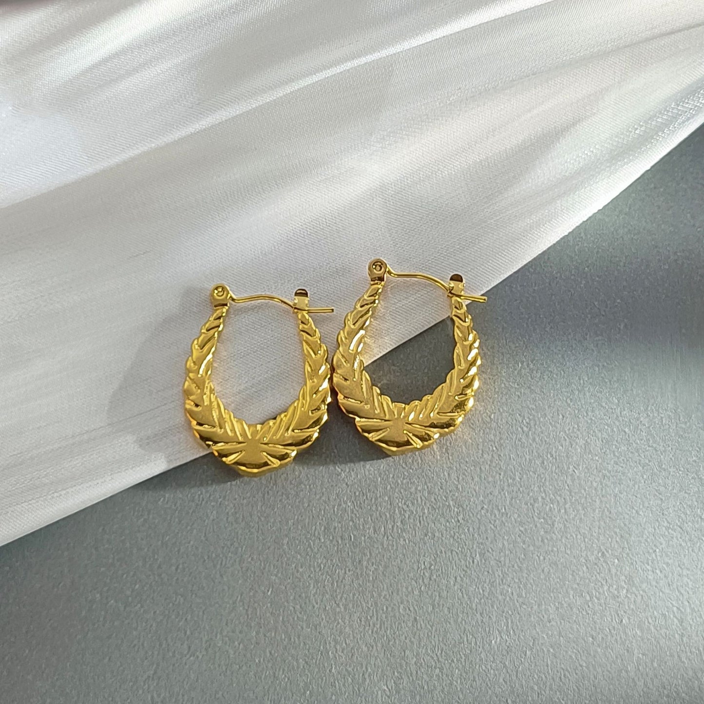 Women's Gold Light Luxury Stainless Steel Simple Trendy Earrings