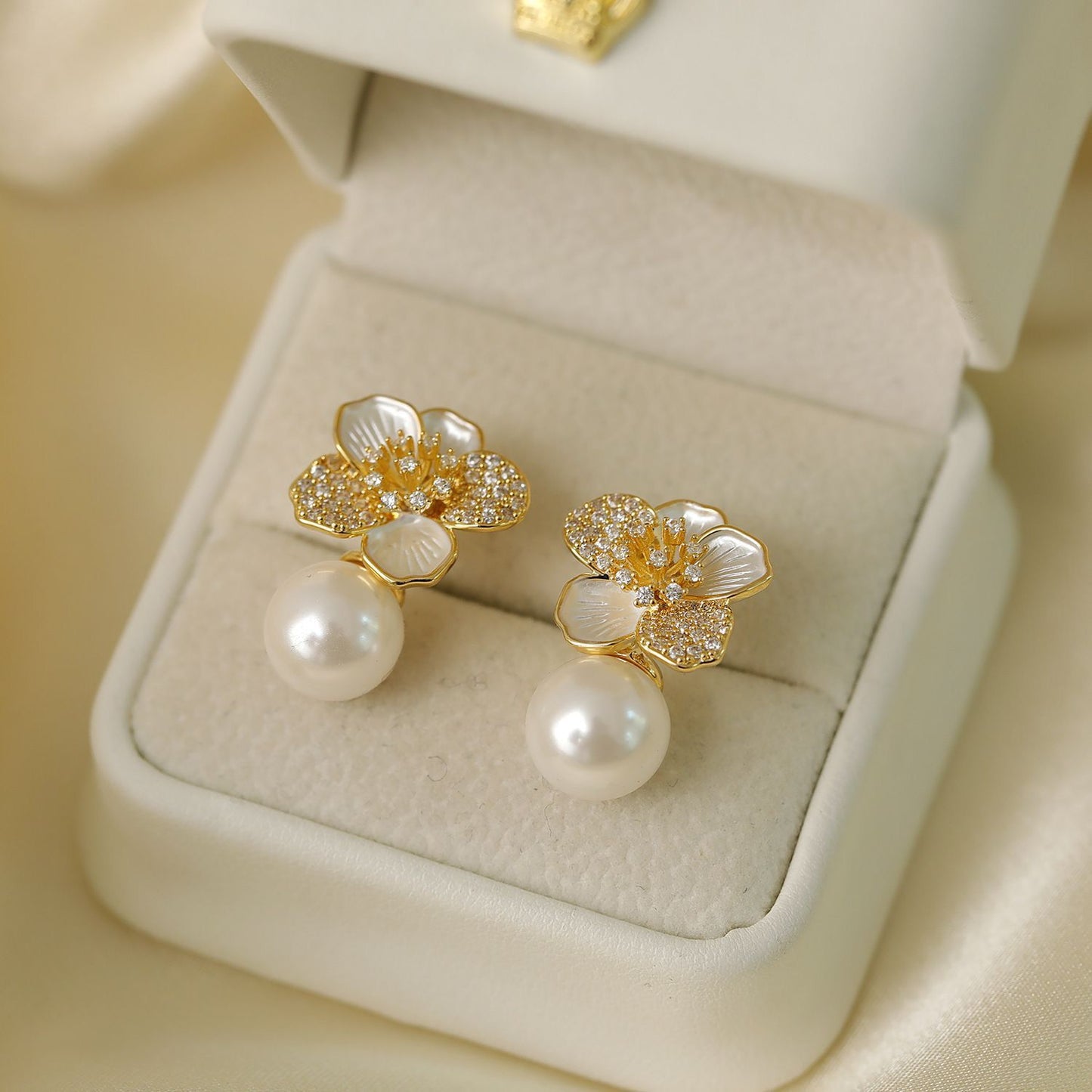 Women's Sweet Dripping Zircon Pearl Flower Light Luxury Temperament High-grade Mori Earrings
