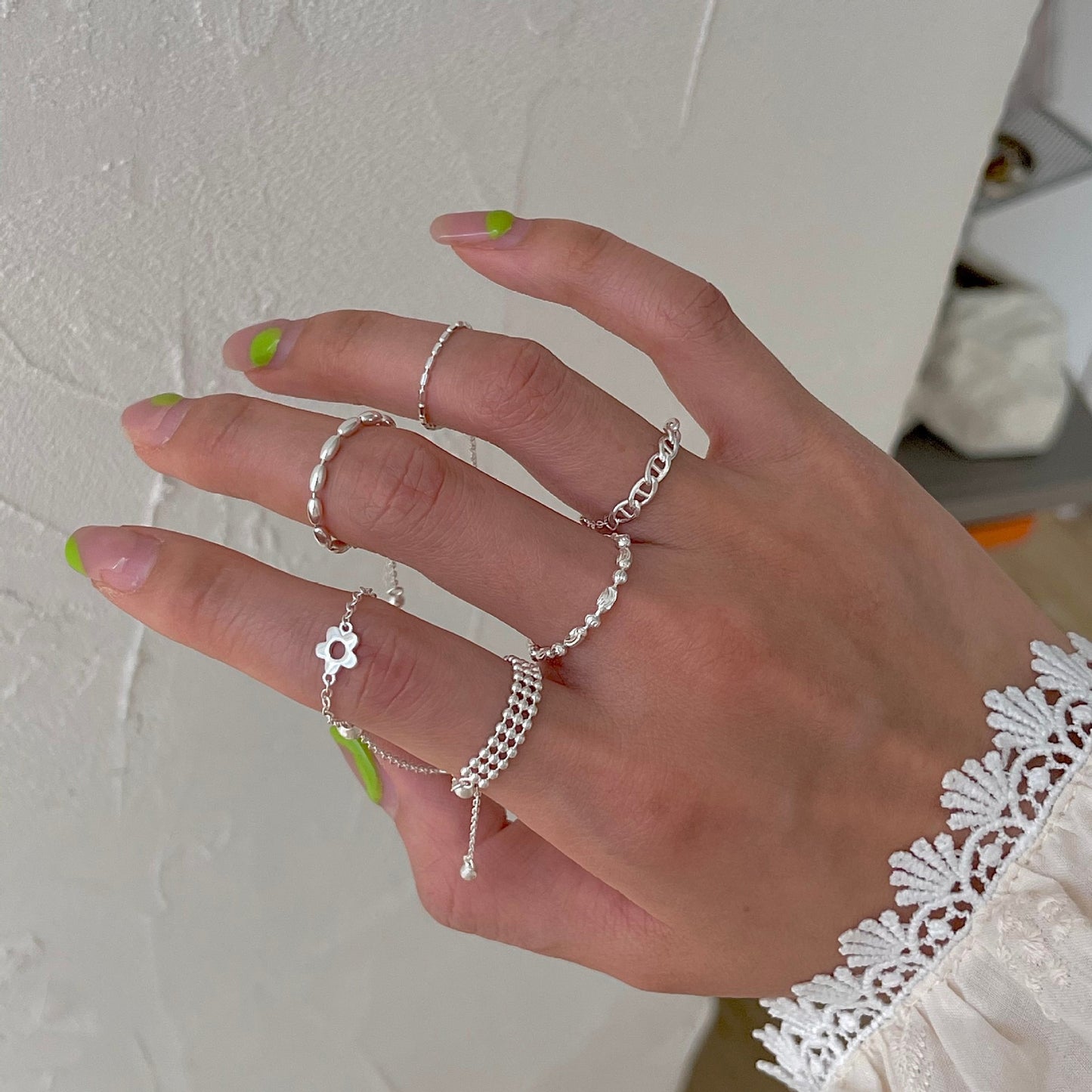 Women's Pull-out Adjustable Retro Fashion Flower Tassel Chain Ring