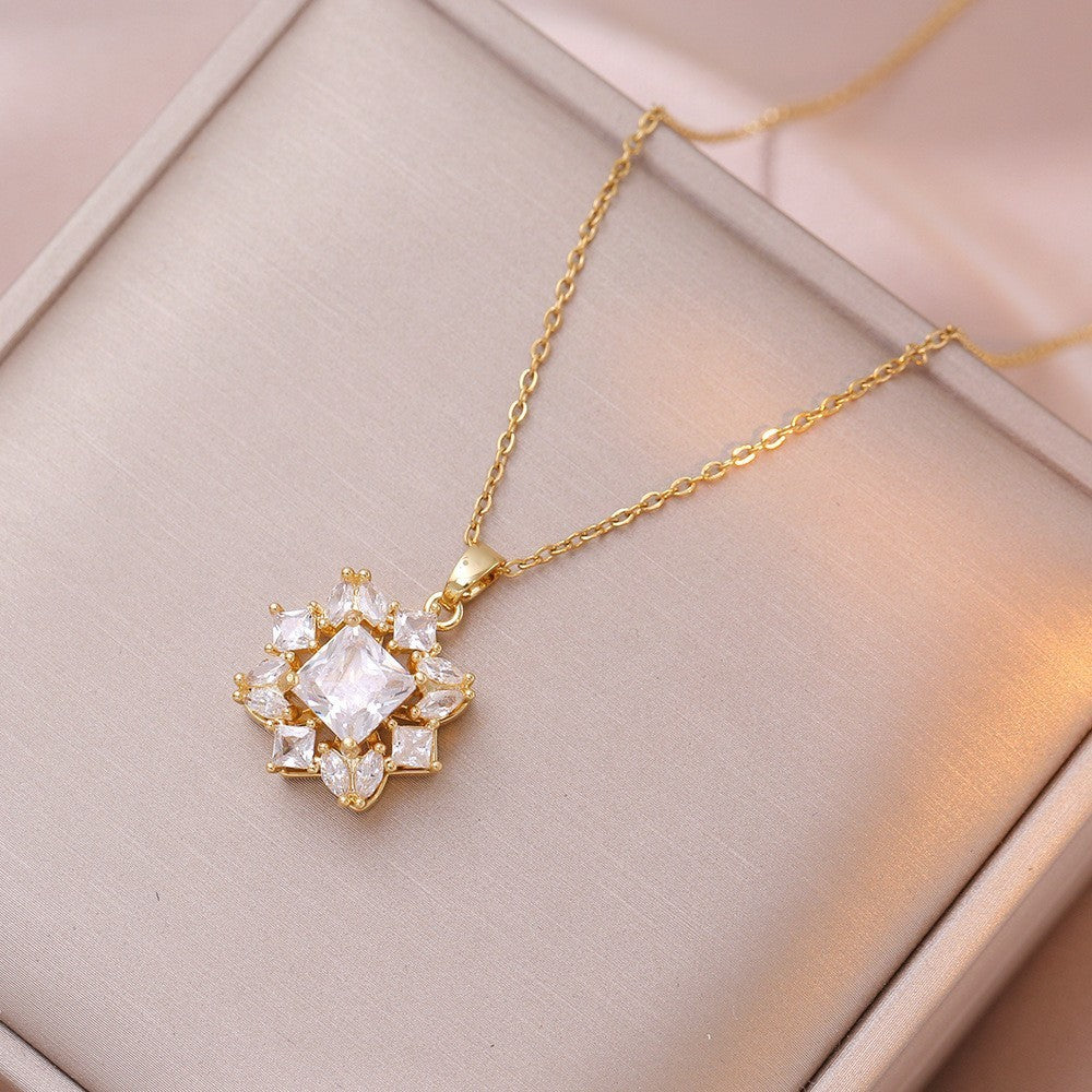 Female Minority Fashion Design Rotating Bauhinia Zircon Flower Necklace