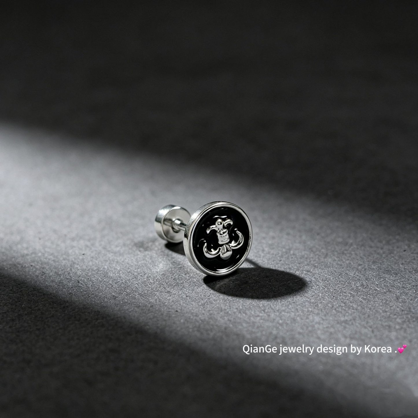 Unisex Style Personalized Hip Hop Pattern Single Ear Bone Screw Stud Earrings