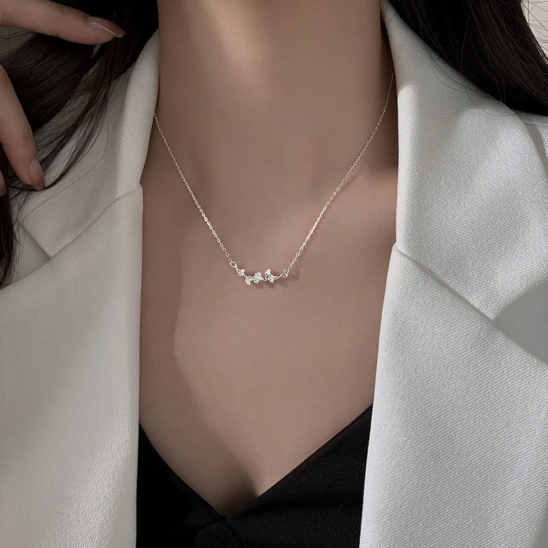 Women's Korean Simple Ginkgo Leaf Design Fashionable Fresh Elegant Temperament Entry Necklace