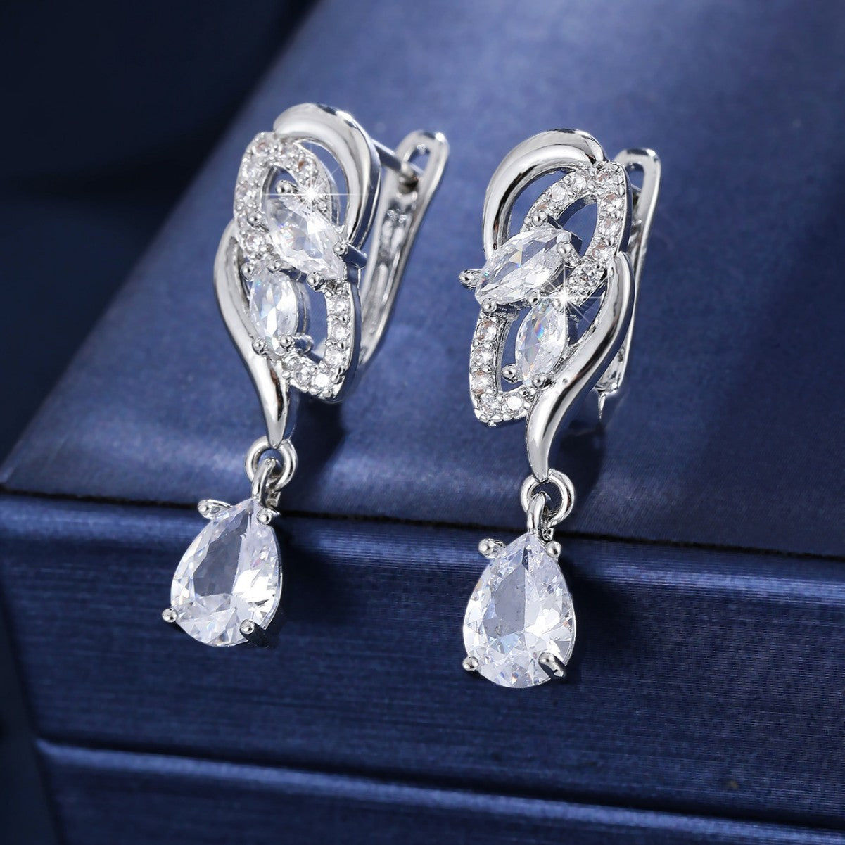 Women's Gorgeous Water Drop Full Inlaid Clip Ear Buckle