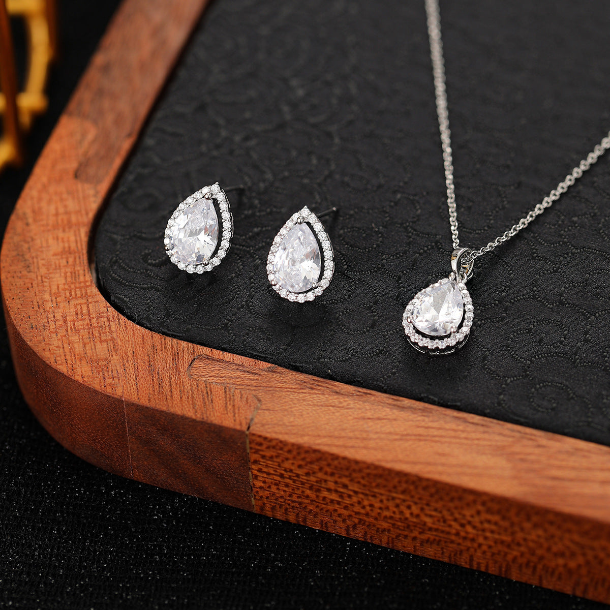 Glamorous Comfortable Two-piece Affordable Luxury Fashion Jewelry Set