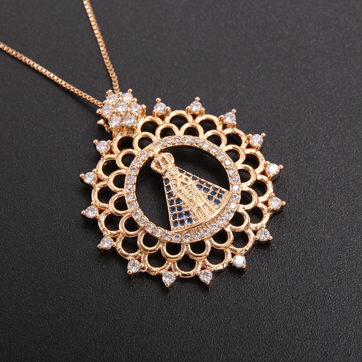 Fashionable Golden Hollow Gold Inlaid Zircon Lace Necklace