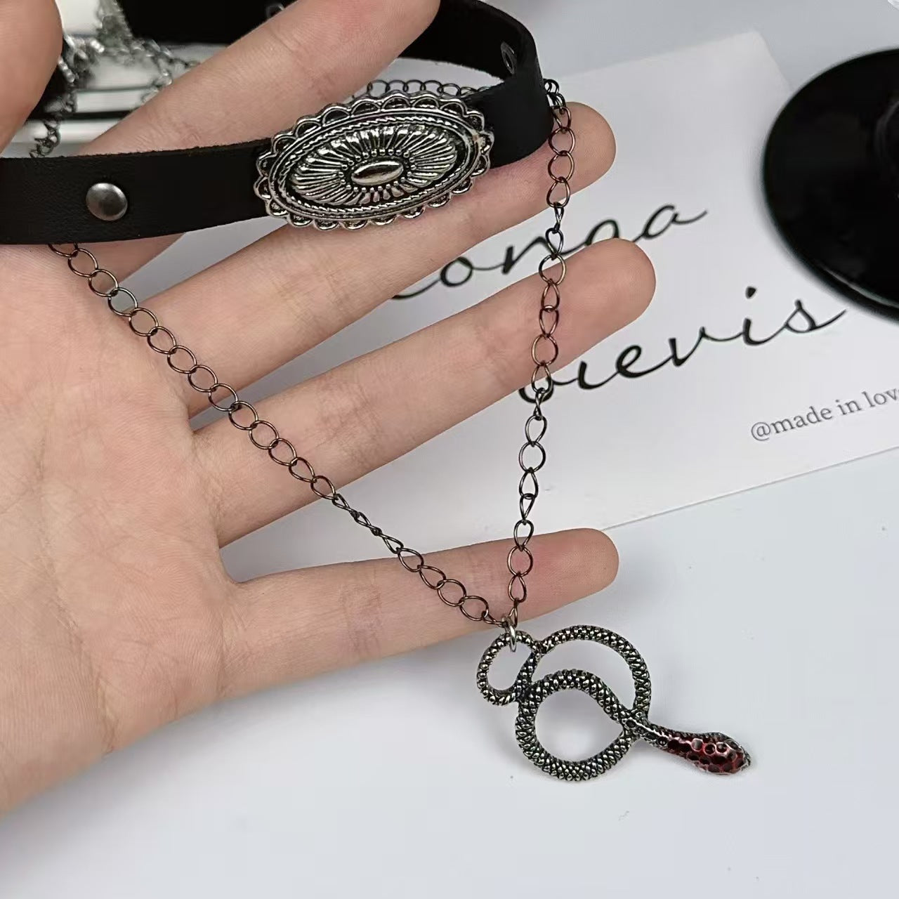 Women's Leather Snake-shaped For Niche Design Collar Necklace