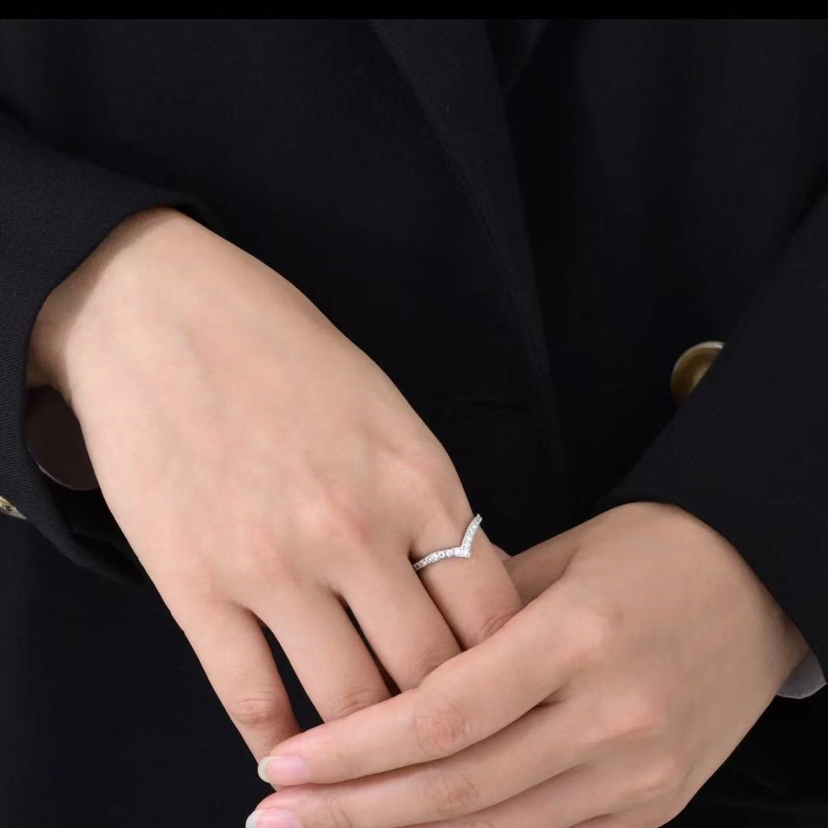 Women's V-shaped Titanium Steel Washed Simple Fashion High-grade Light Rings