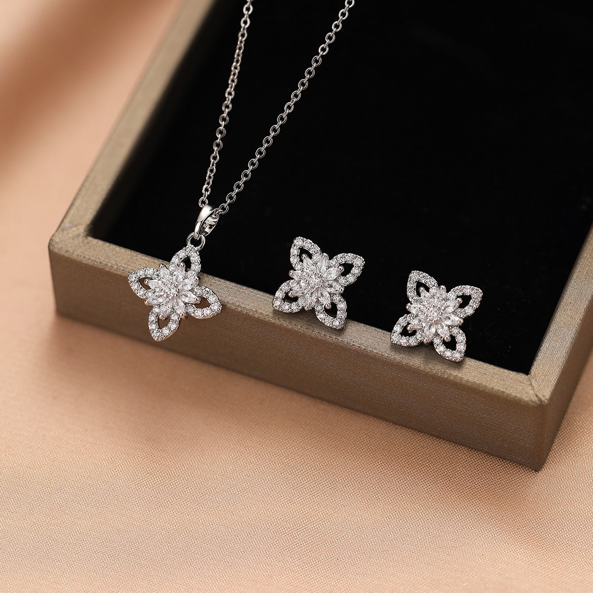 Glamorous Comfortable Two-piece Affordable Luxury Fashion Jewelry Set