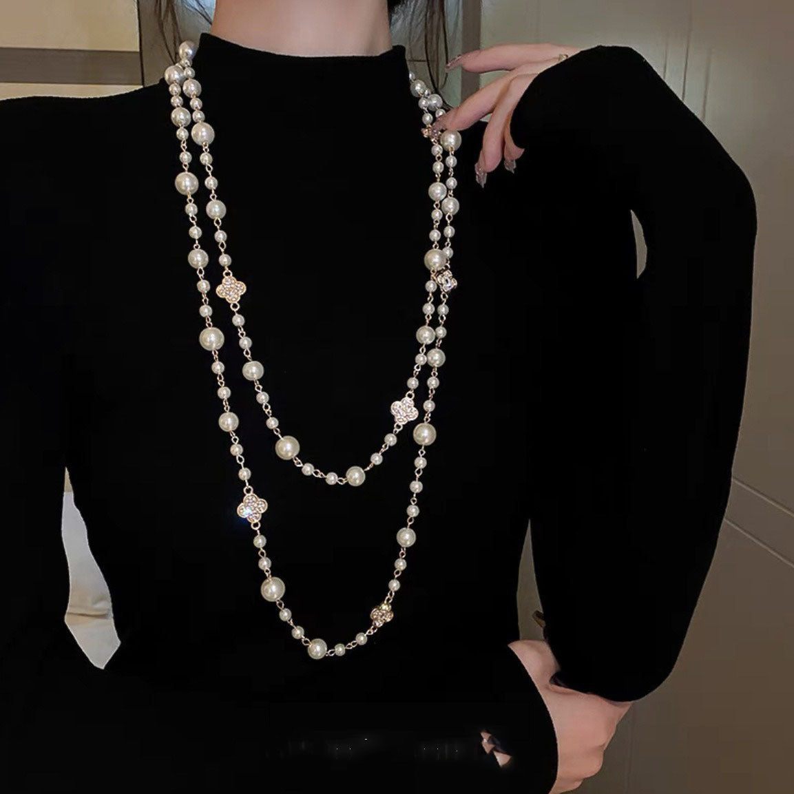 Women's White Pearl Elegant Long Gentle High-grade Necklaces