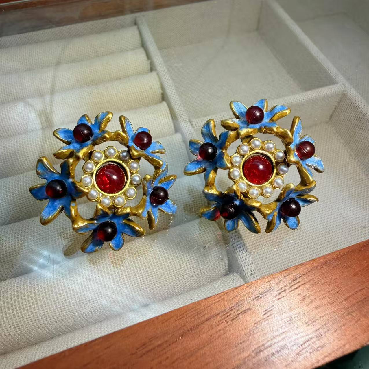 Women's Affordable Luxury Enamel High-grade Exquisite Design Earrings