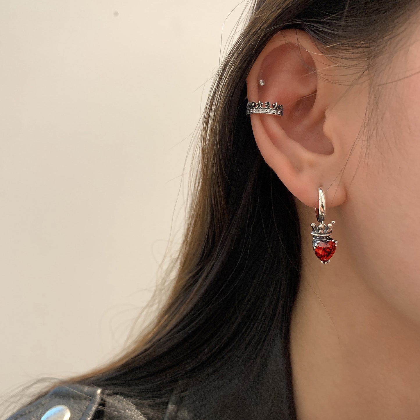 Pigeon Blood Zircon Female Niche Design Light Luxury High-grade Sense Earrings