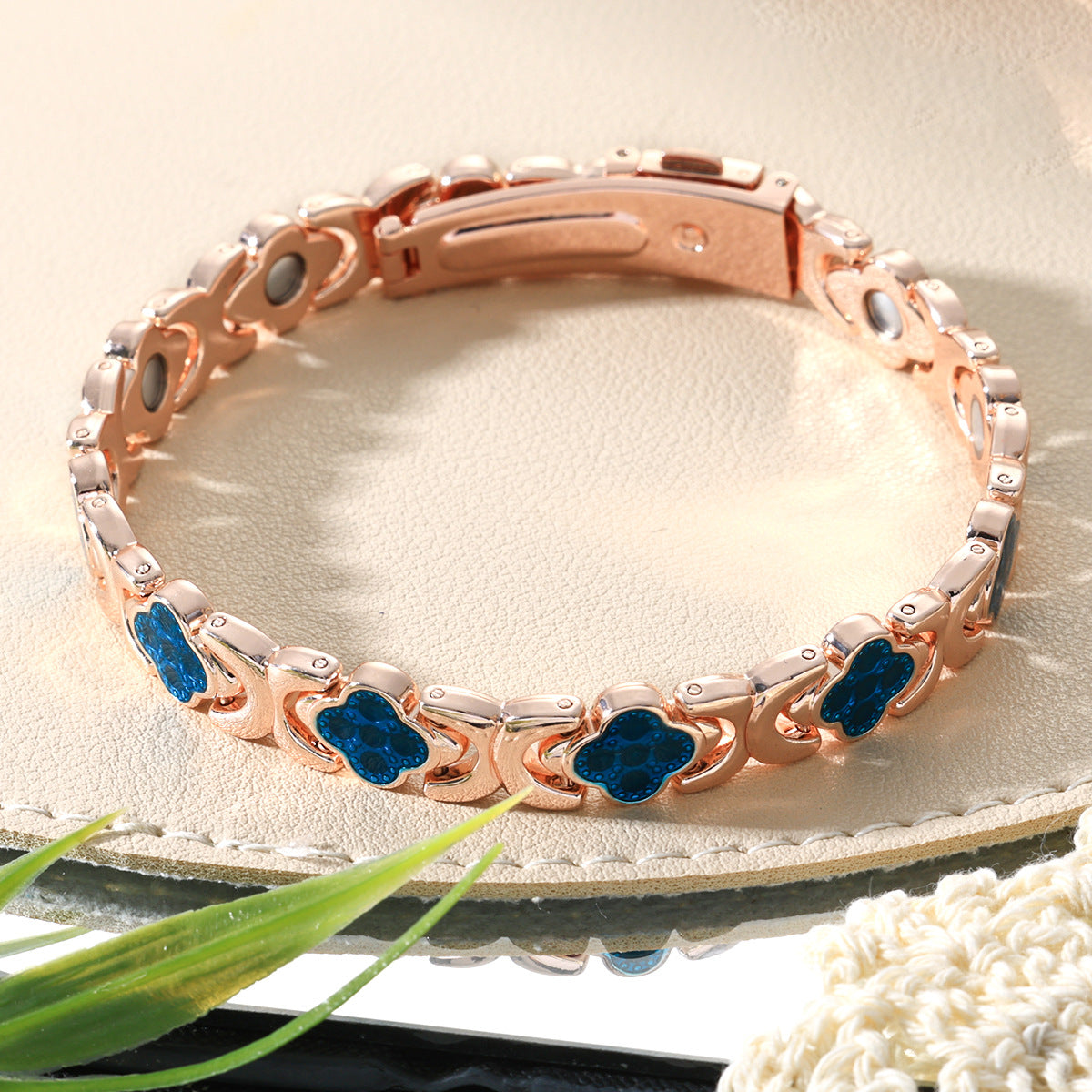 Magnet Affordable Luxury Fashion Clover Alloy Bracelet