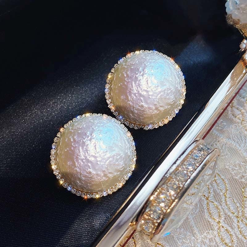 Geometric Simple Crack Sponge Pearl Female Personality Mermaid Stud Earrings