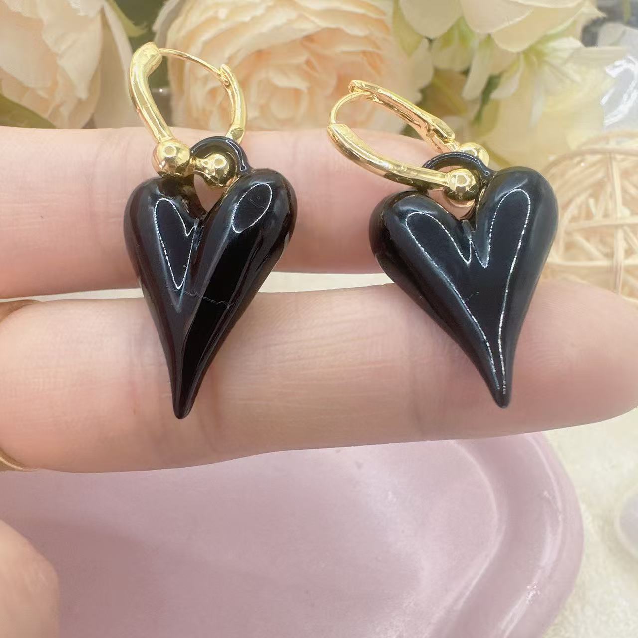 Women's Temperament Simple Red Clip Drip Glazed Love Heart High-grade Ear Buckle