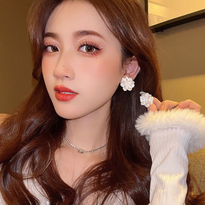 Women's Sier Needle Fresh Flower For Light Luxury Minority High-grade Pearl Stud Earrings