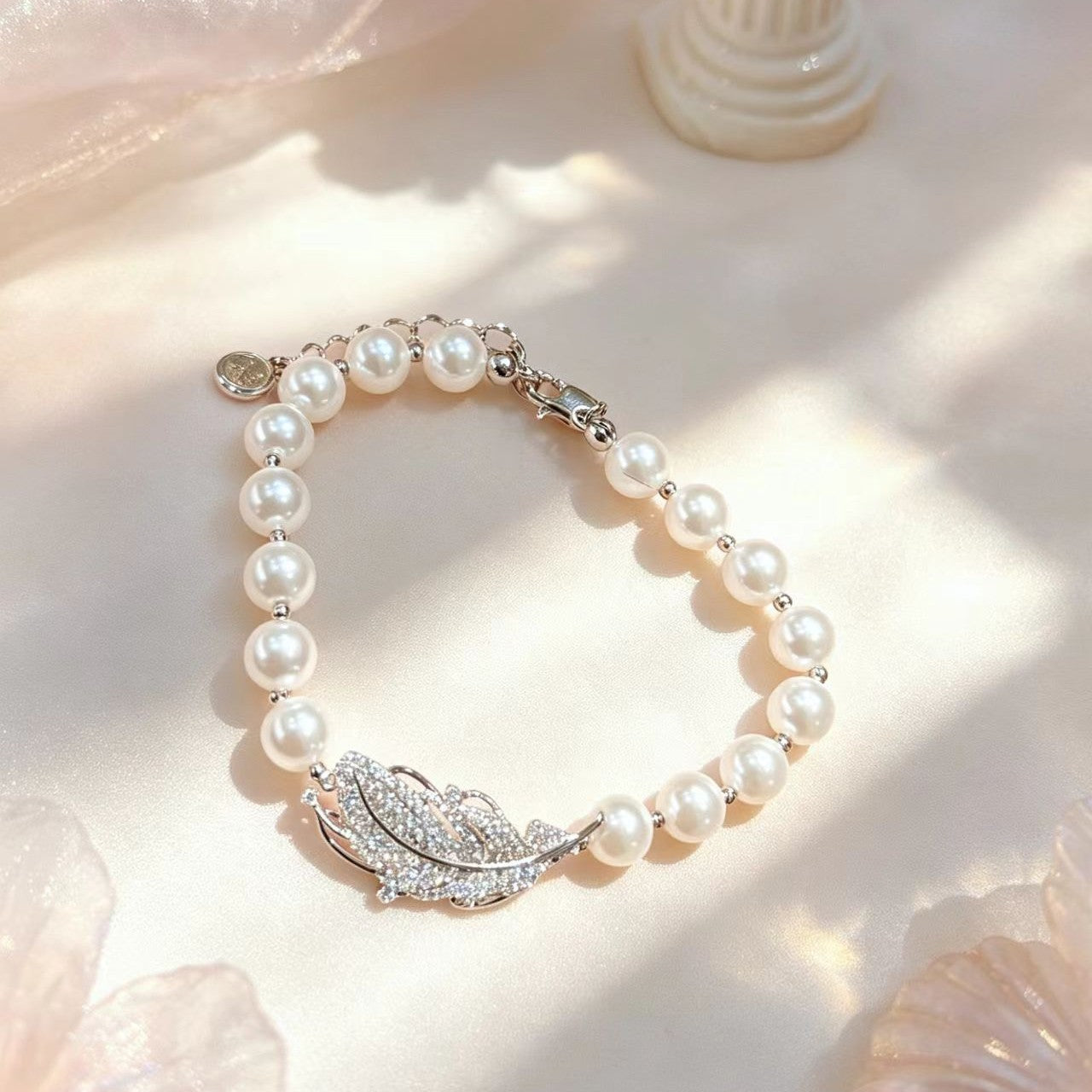 Women's Pearl Feather High-grade Affordable Luxury Fashion Temperamental Minority Bracelet