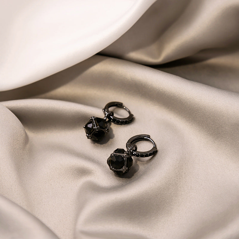 Retro Square Black Crystal Ear Clip High-grade Light Luxury Geometric Rings