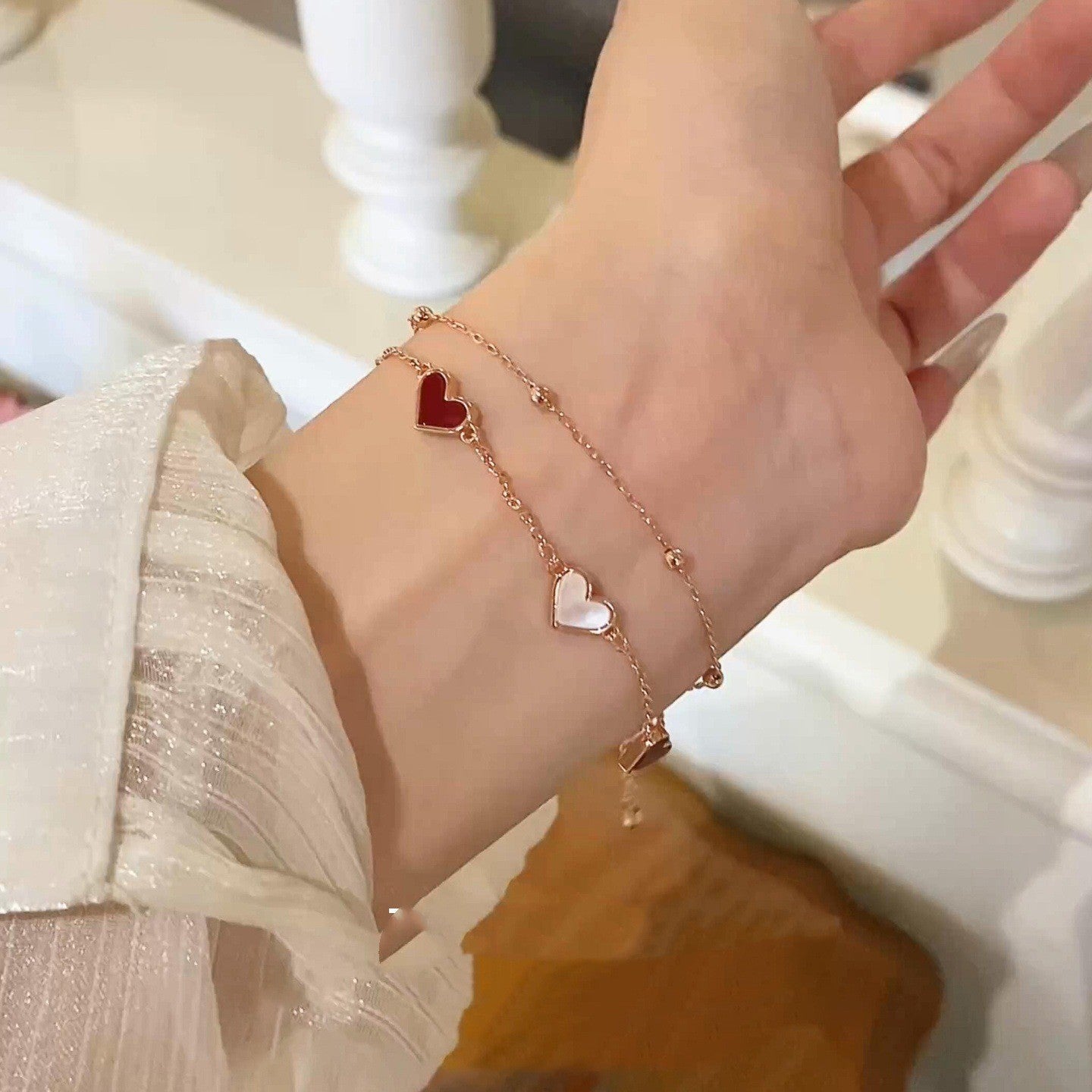 Simple Retro Temperament Red Heart Niche Bracelet