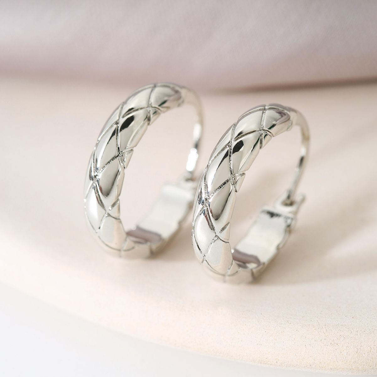 Glossy Diamond Plaid High-grade Light Luxury Simplicity Female Temperament Personalized Ear Buckle