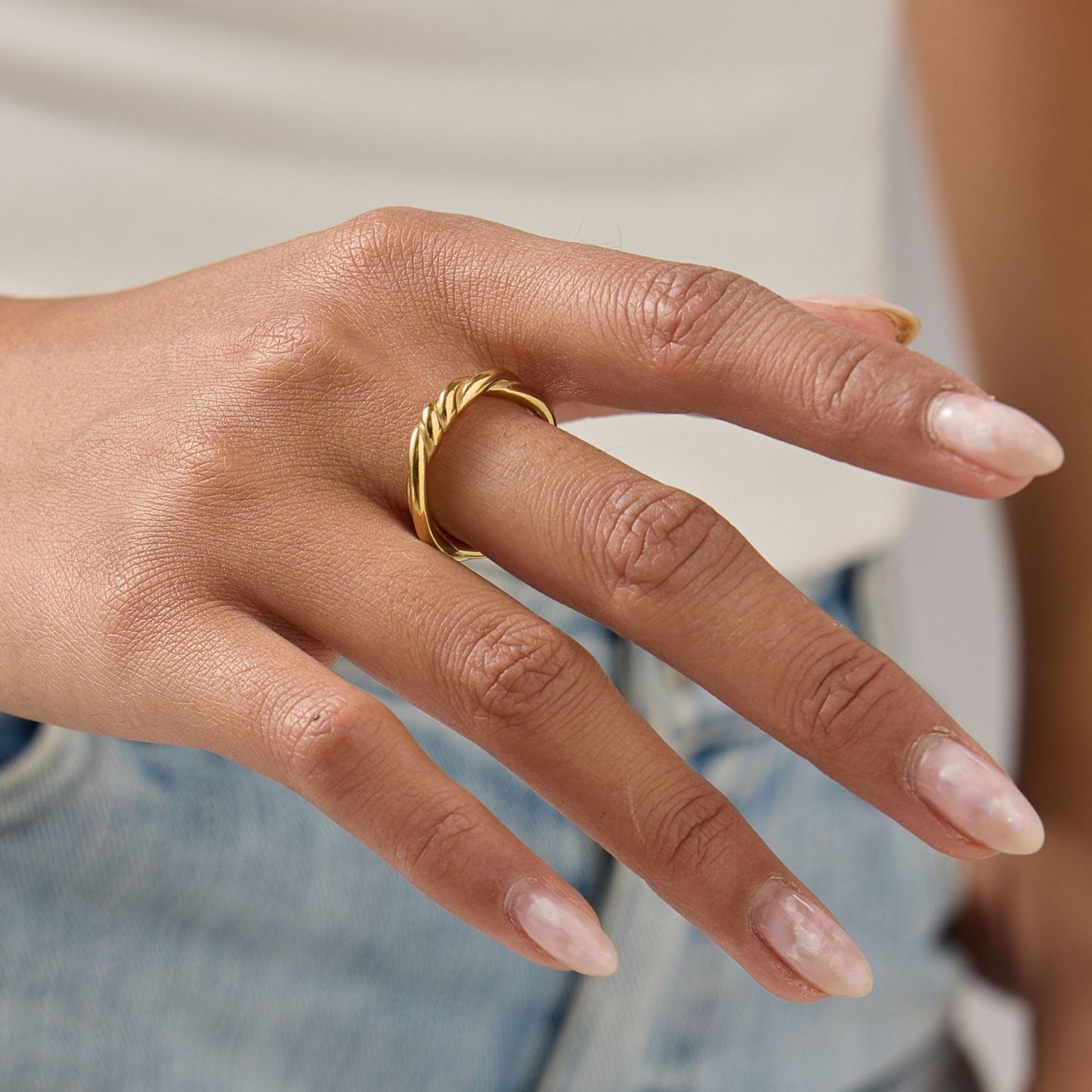 Simple Twist Female Design Index Finger Ring