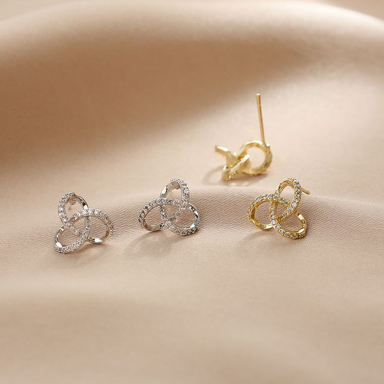 Women's High-grade Diamond Sier Needle Ear Simple Compact Delicate Stud Earrings