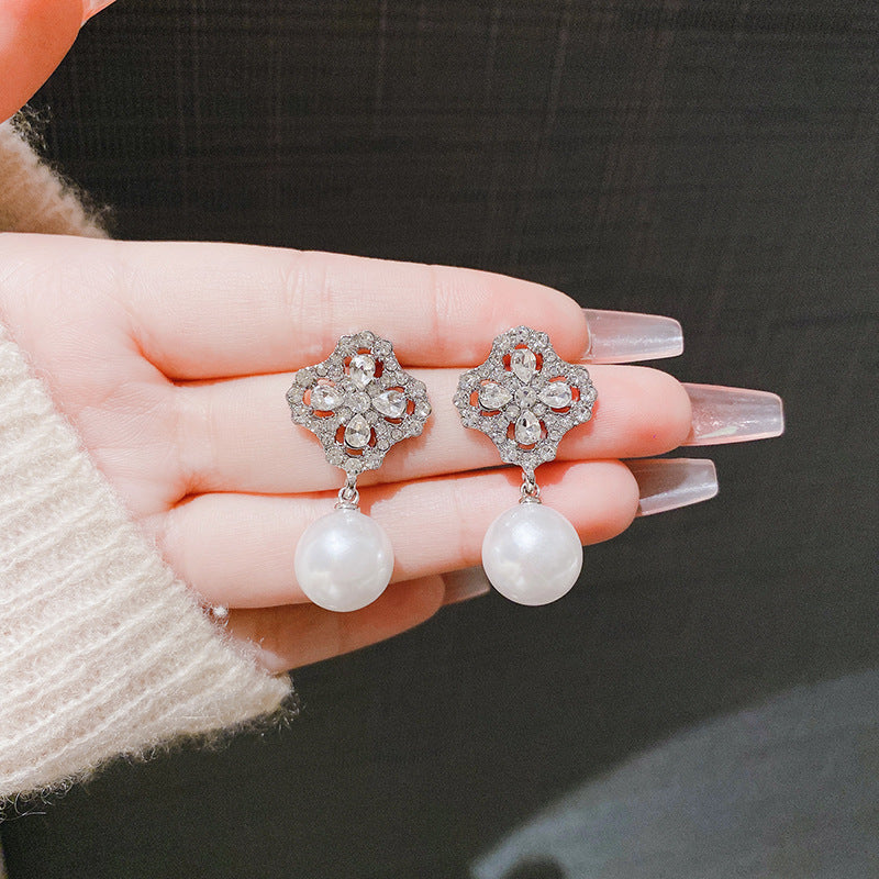 Light Luxury Exquisite Full Rhinestone Zircon Four-leaf Flower Pearl Fashionable Earrings