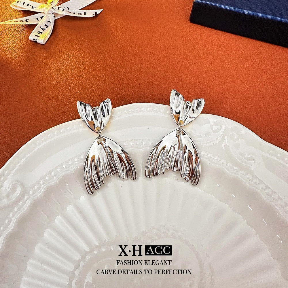 Fashionable Metal Texture Light Luxury Simple Earrings