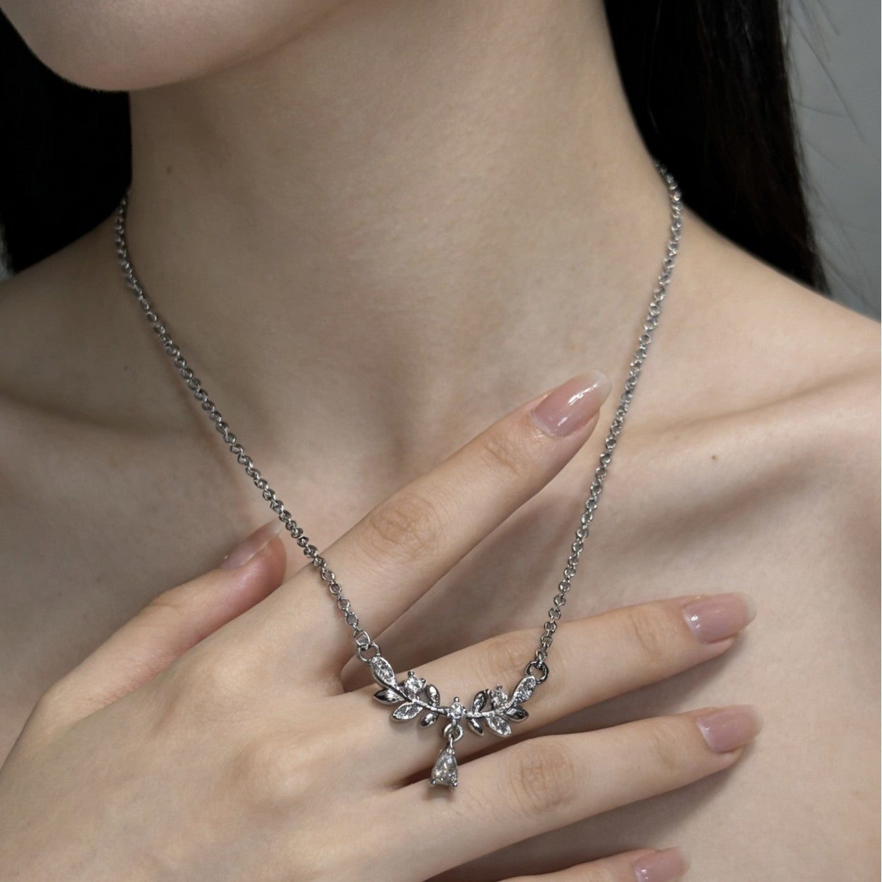 Female Light Luxury Minority High Sense Gentle Elegant Clavicle Chain Necklaces