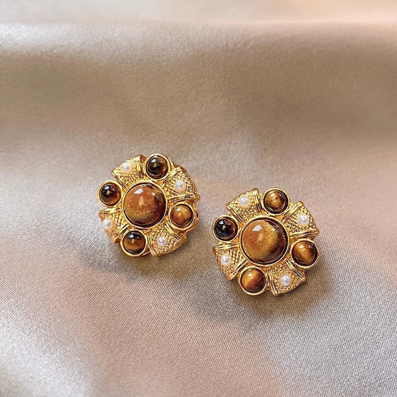Women's Retro Coffee Color Style Light Luxury Temperament High Sense Stud Earrings