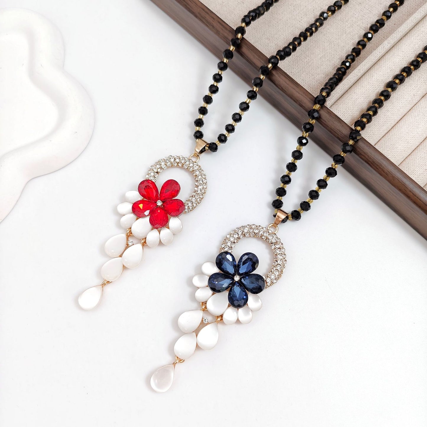 Women's Elegant Sweater Chain Temperament Wild Long Crystal Simple High-grade Necklace