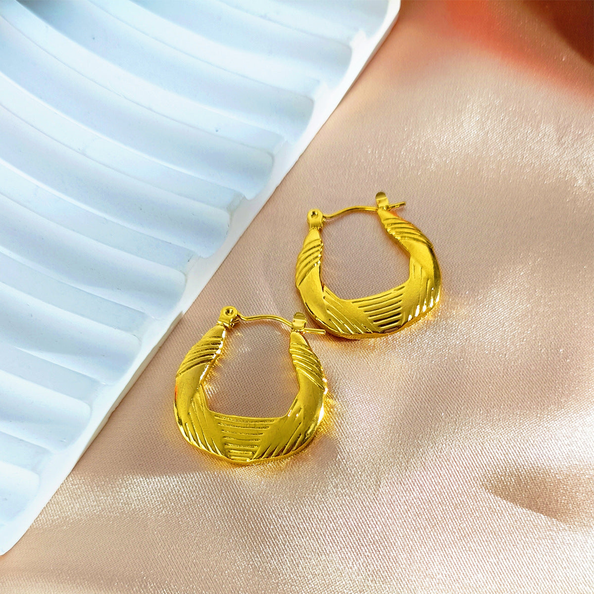 High-grade Light Luxury Ear Clip Electroplated Earrings