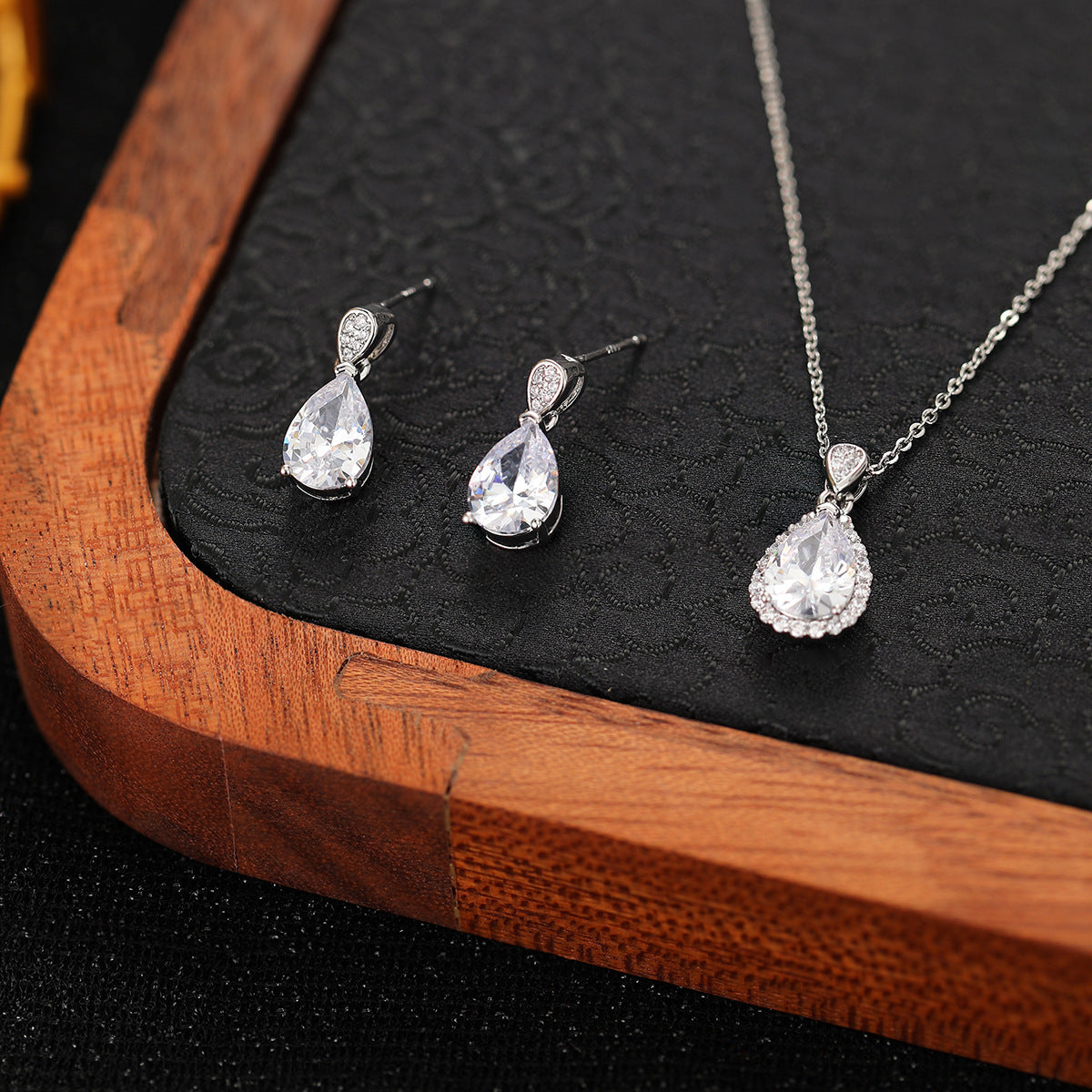 Glamorous Comfortable Two-piece Affordable Luxury Fashion Jewelry Set
