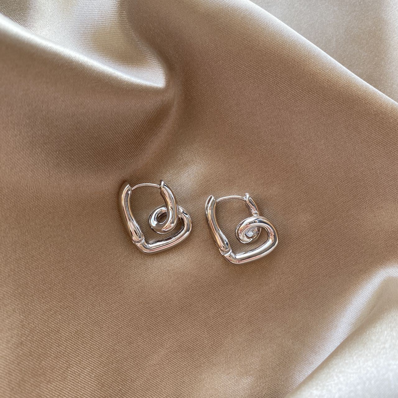 Women's Metal Simplicity Geometric Cold Style High-grade Light Luxury Earrings