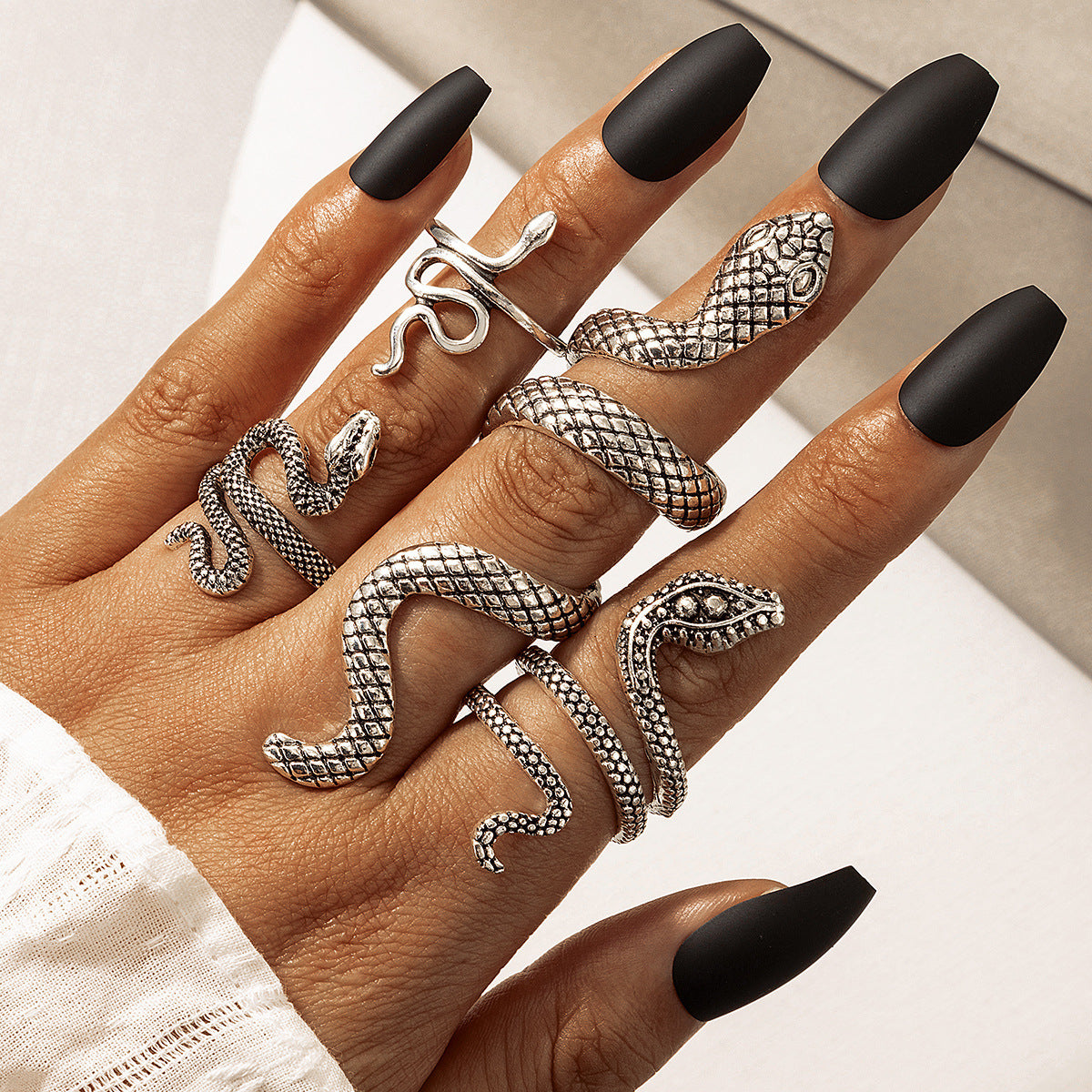 Men's Long Cool Handsome Serpentine Punk Snake-shaped Animal Retro Rings