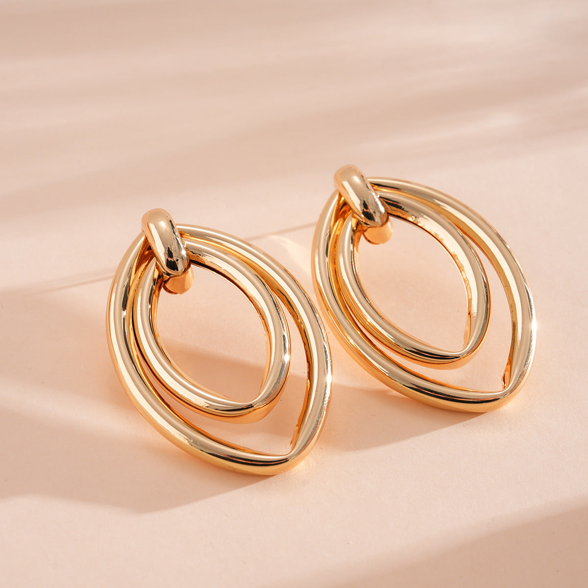 Geometric Cut Heart-shaped Oval Irregular Design Versatile Light Stud Earrings